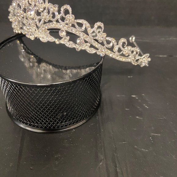 Silver Rhinestone Tiara for Special Occession - Picture 5 of 5